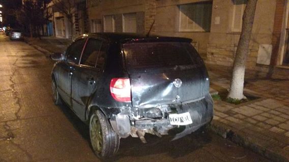 Borracho, chocó un auto estacionado