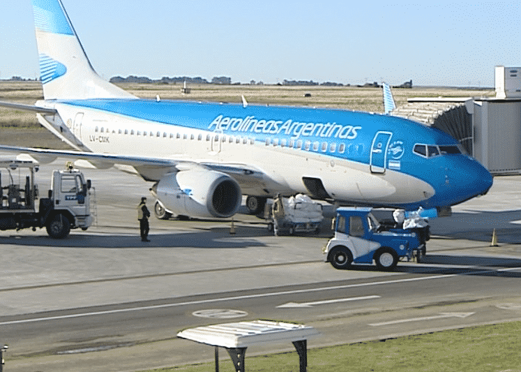 Por el paro de la CGT, Aerolíneas reprogramó sus vuelos