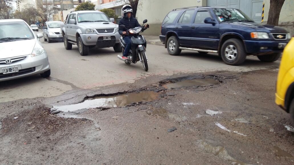 Soler al 400: Piden urgente arreglo y bacheo