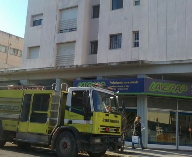 Rescatada por vecinos en un incendio