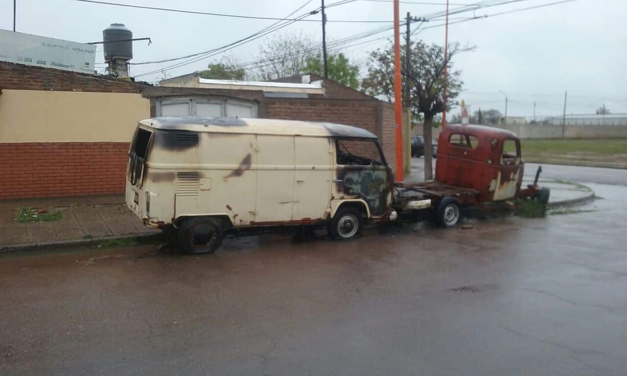 Quemacoches: incendiaron tres vehículos durante la madrugada