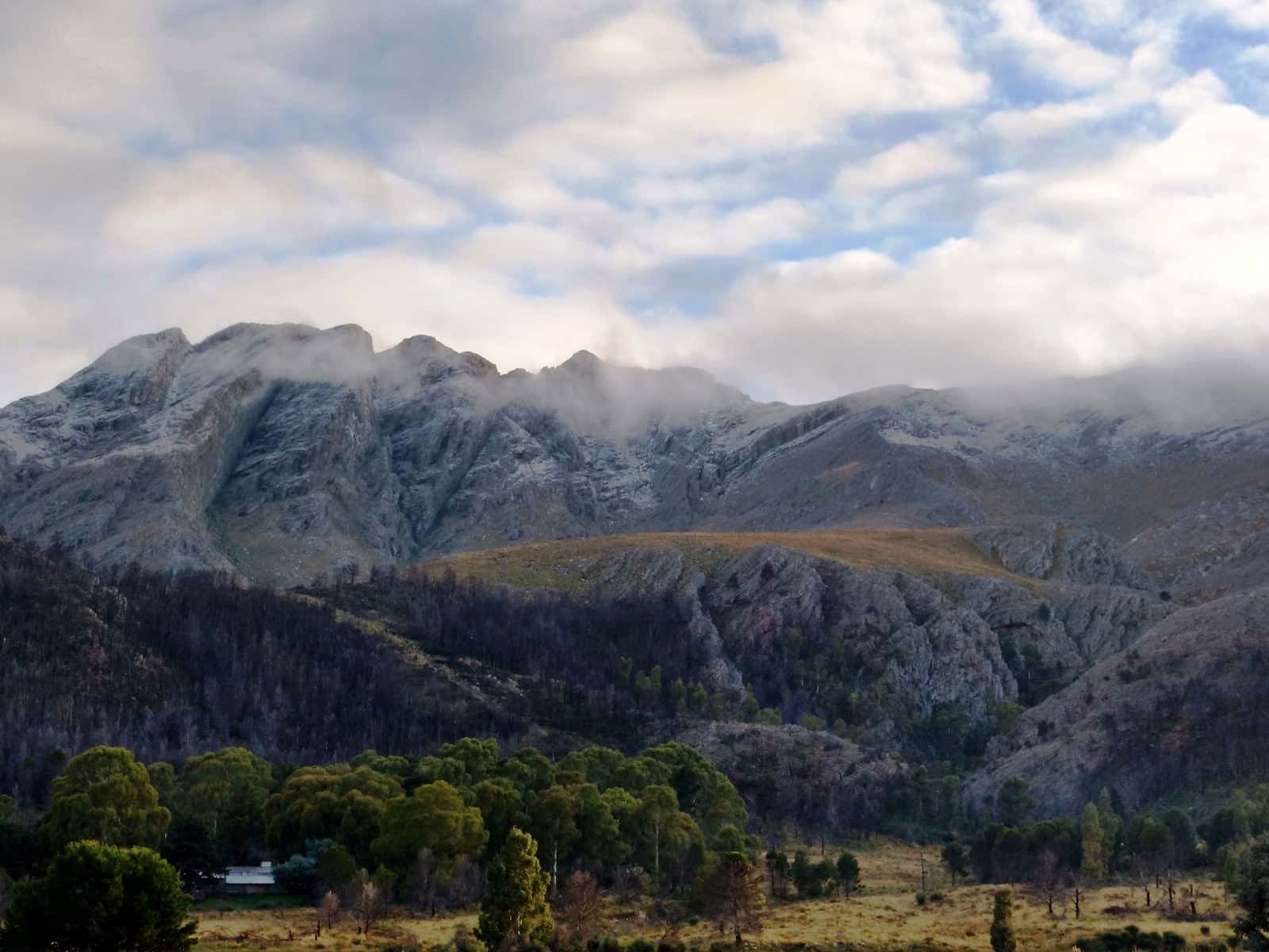 Frio en la región: Sierra amaneció con picos nevados