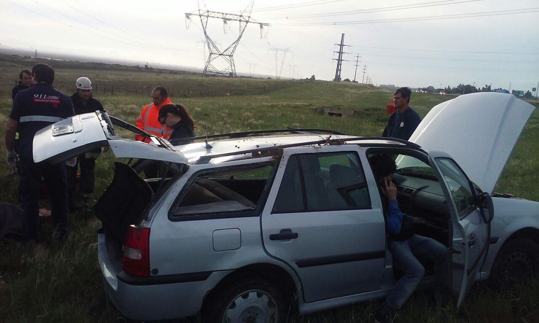 Vuelco con dos heridos en ruta 3