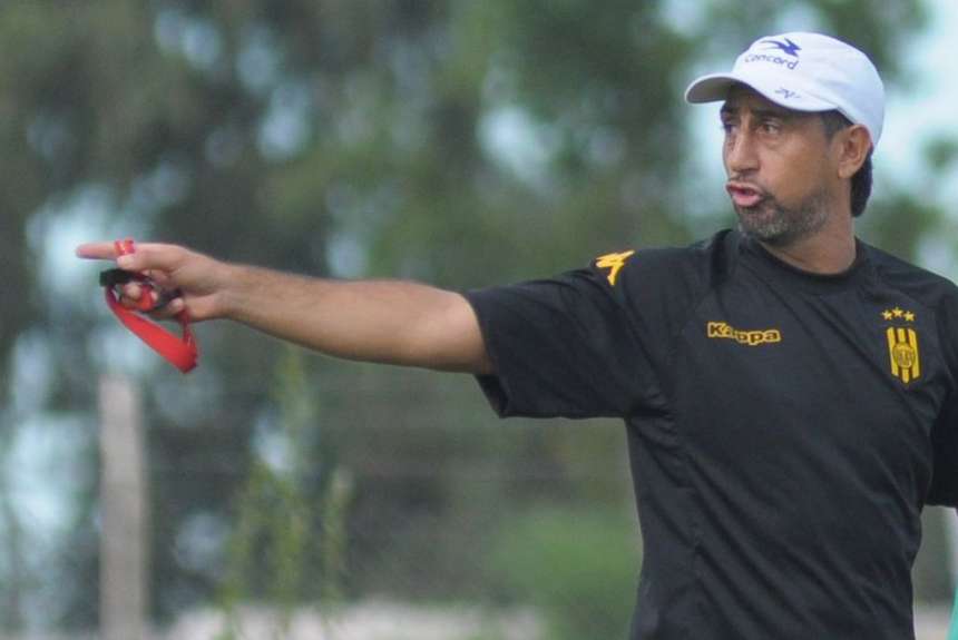 Cristian Díaz dejó de ser el técnico de Olimpo