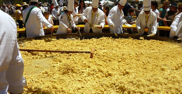 Fiesta del Omellete gigante en Pigüe