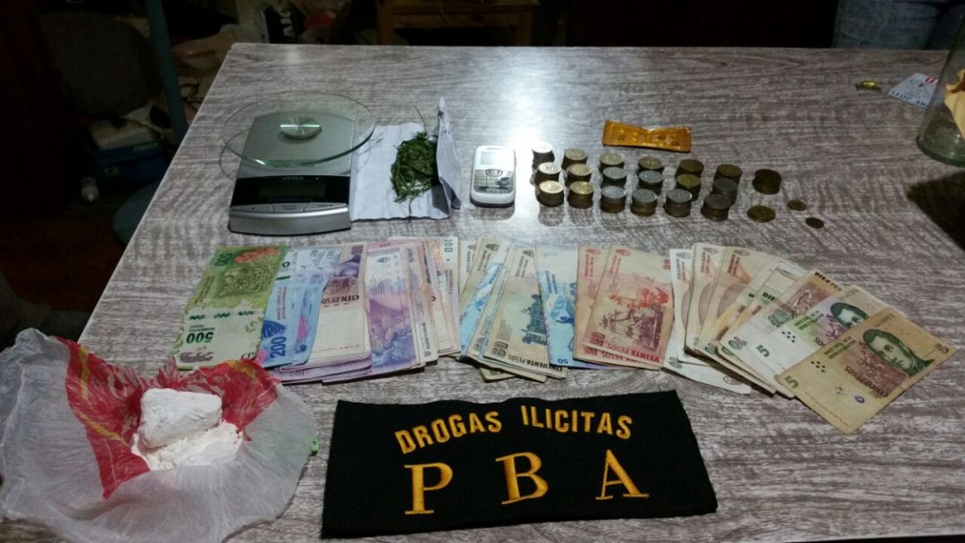 Secuestran drogas y dinero, hay un detenido