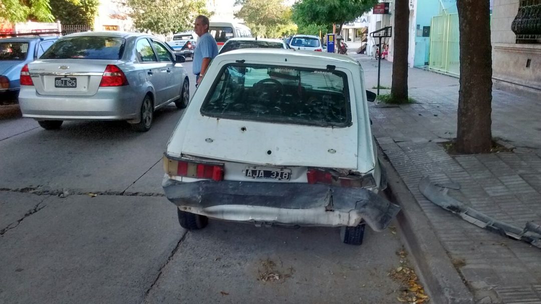 Una mujer resultó herida tras un triple choque