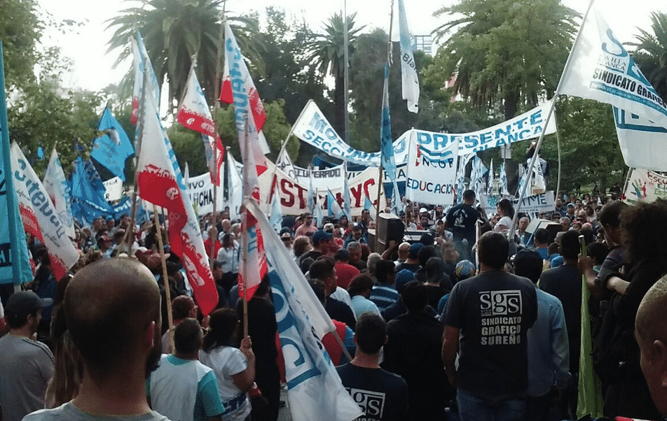 Nutrida concurrencia de gremios y particulares a la marcha del 6A