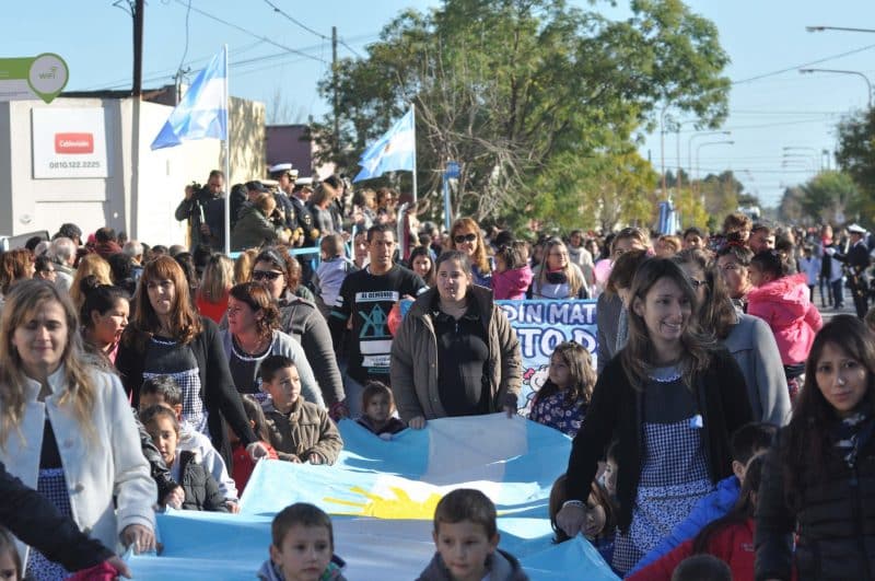 Cerri celebró sus 141 años con un gran desfile