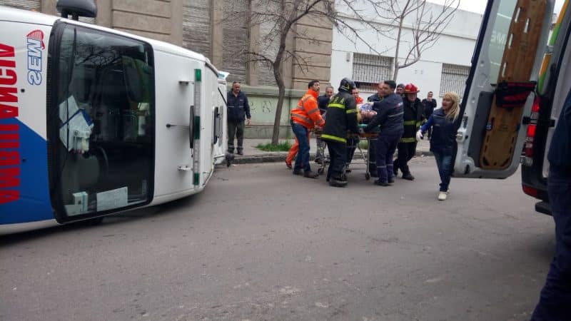 Accidente y vuelco de una ambulancia