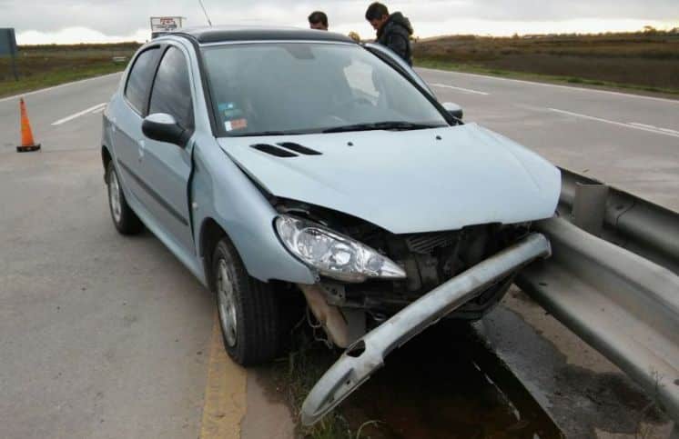 Chocó y se le salió una rueda que impactó contra una moto