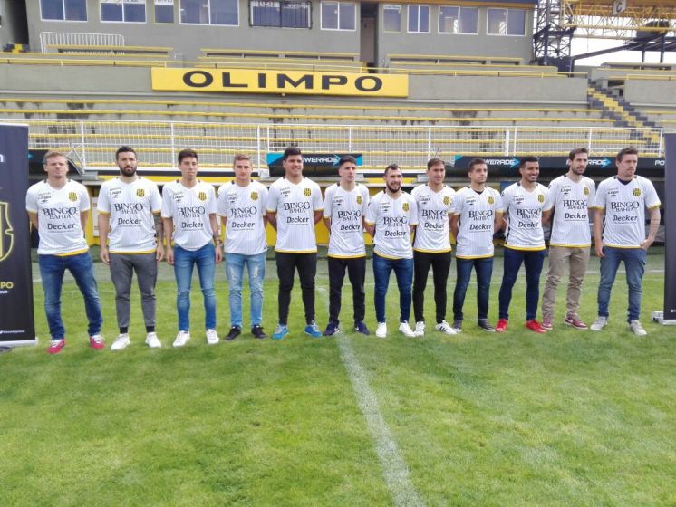 Olimpo presentó los refuerzos y la camiseta