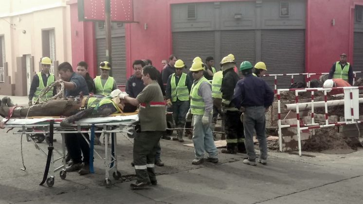 Mejora el obrero aplastado en un derrumbe