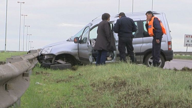 Perdió el control y chocó contra un guardarrail