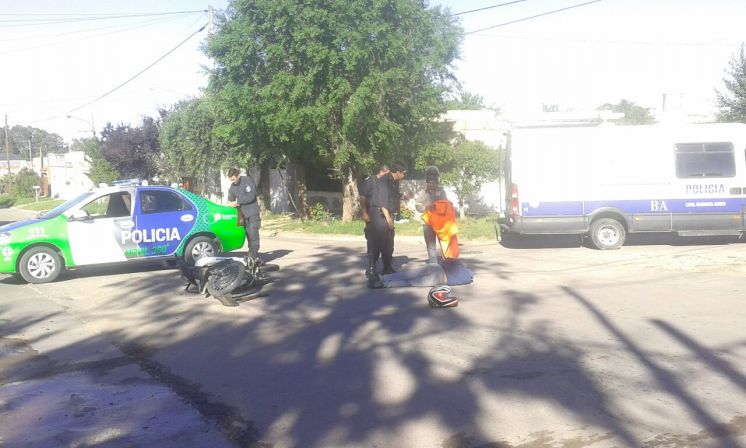 Motociclista herido tras chocar contra un patrullero