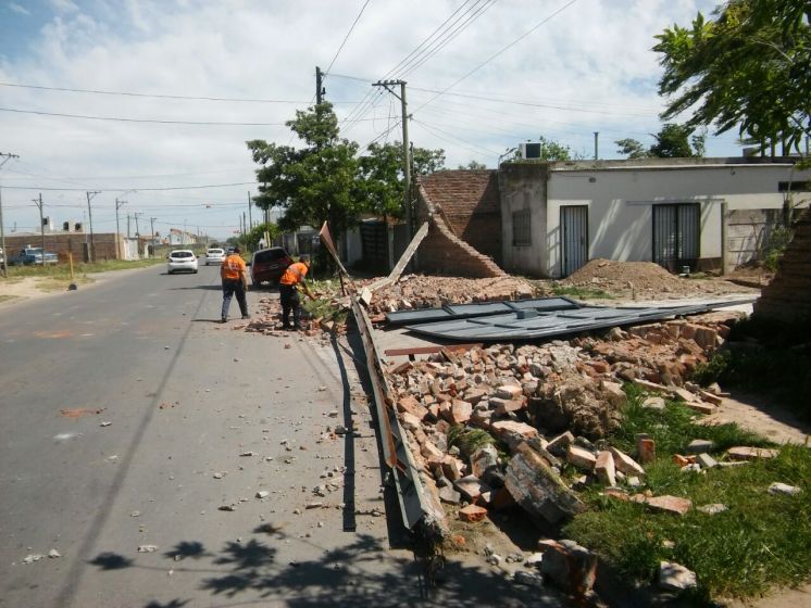 El viento tiró un paredón