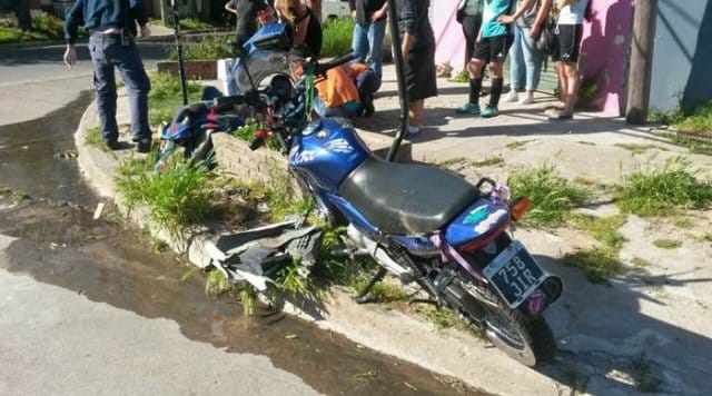 Está grave el motociclista que chocó contra un colectivo