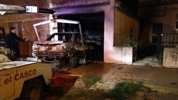 Incendio y susto: se quemaron el garaje y un auto