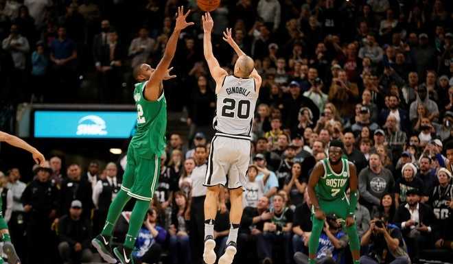 El increíble triple de Manu Ginóbili para ganarle a Boston