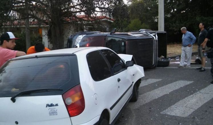 Choque y vuelco en Palihue