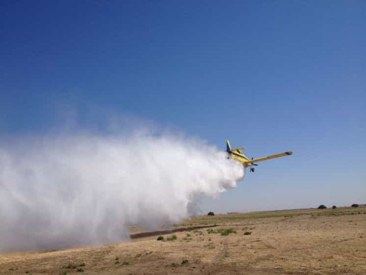 Algarrobo: habilitaron una pista para un avión hidrante