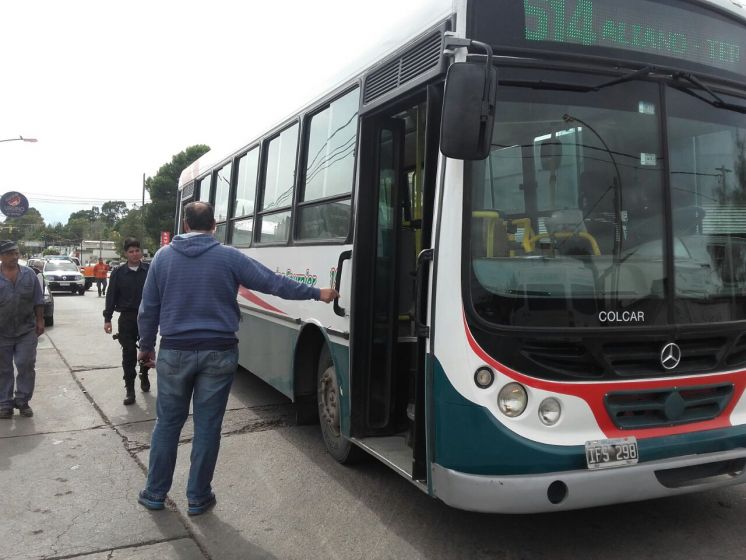 Amenazó a un colectivero con una navaja