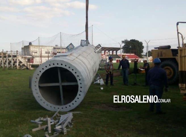 Antena de telefonía en la cancha de Sporting