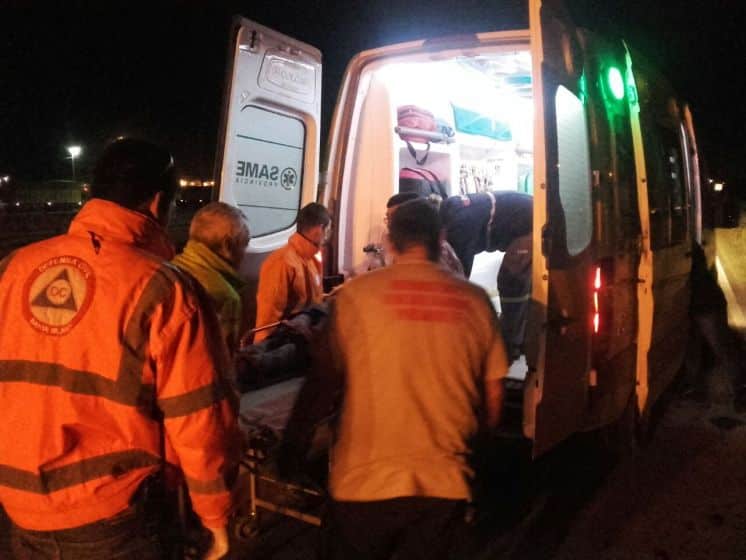 Viajaban en moto y se cayeron en la ruta