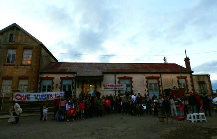 Abrazo a la Estación Roca para que vuelva el tren