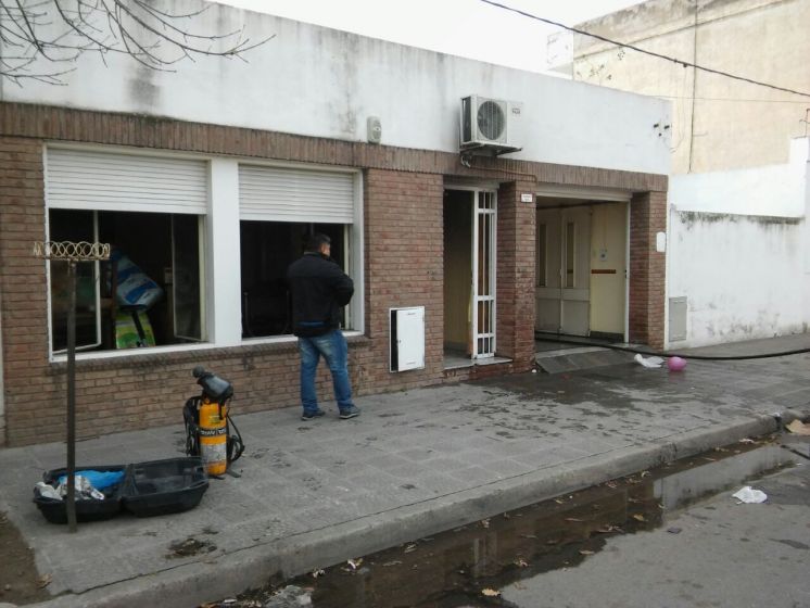 Incendio en la pieza de una casa en Villa Mitre