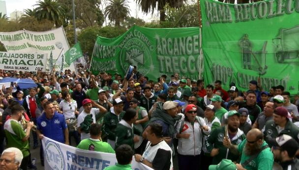 Gremios marcharon por el centro de la ciudad