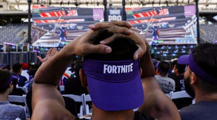 Creadores de Fortnite acusan a youtubers de vender trampas para el juego