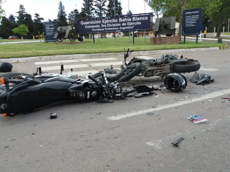 Choque frontal entre motos