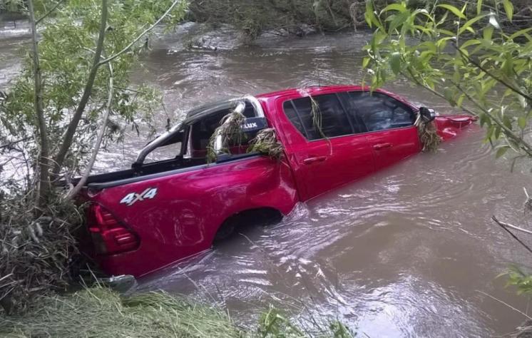 Pringles: Quiso cruzar un arroyo en camioneta y lo arrastró la corriente