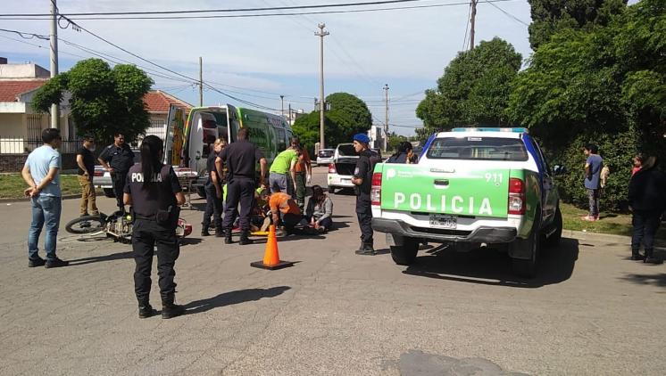 Choque entre patrullero y una moto