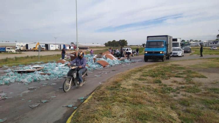 Camión perdió la carga en la Ruta 3