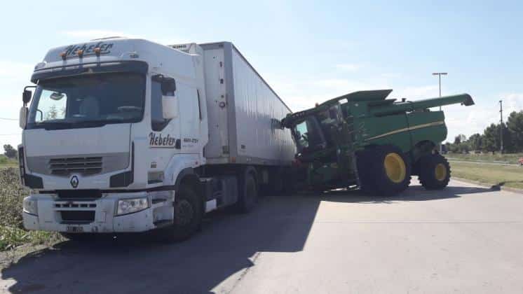 No hubo heridos de milagro, tras un choque con una máquina agrícola