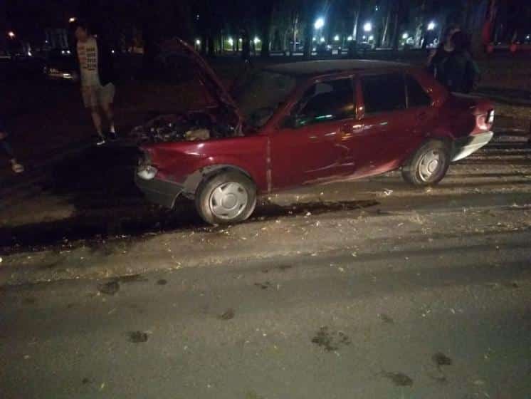 Choque entre dos autos en el interior del Parque de Mayo