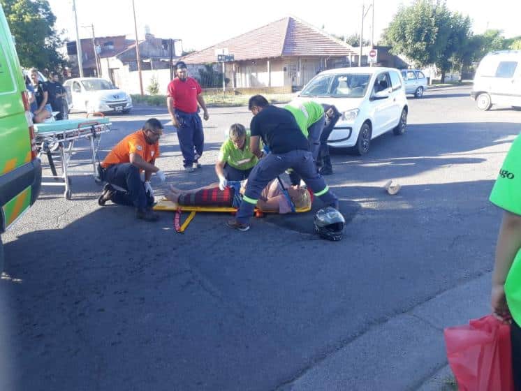 Motociclista herida tras chocar en Terrada y 17 de Mayo