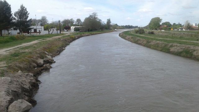 Investigan el caso de una anciana que apareció muerta en un canal