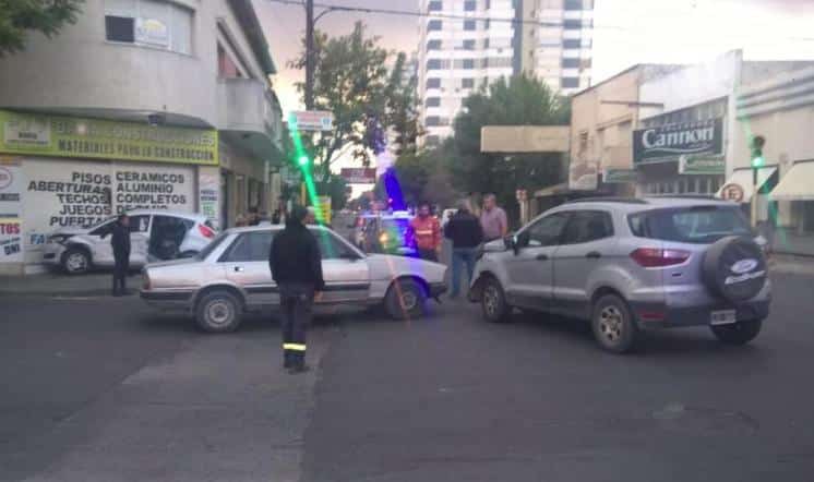 Choque entre tres vehículos en Chiclana y Brandsen