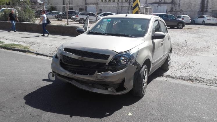 Accidente entre auto y moto en Avenida Colón