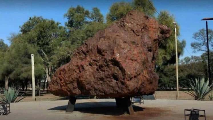 Robaron tres meteoritos de un parque temático de Chaco