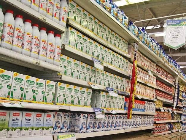 El Gobierno compensará a los comercios para mantener el precio de la leche