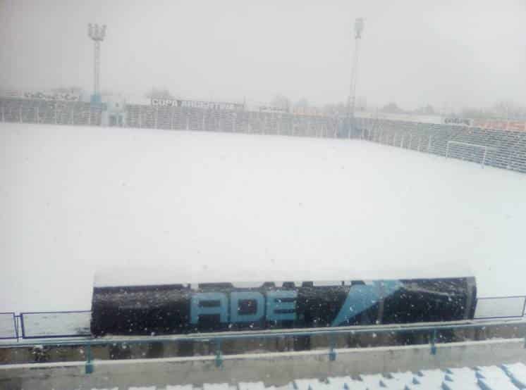 Nevó en Cutral Có, donde Villa Mitre jugará el domingo por Copa Argentina