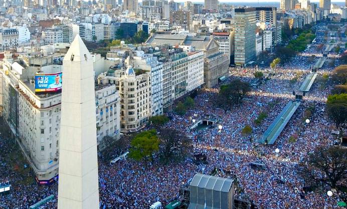 Marcha del Millón: Macri, ante una multitud en el Obelisco