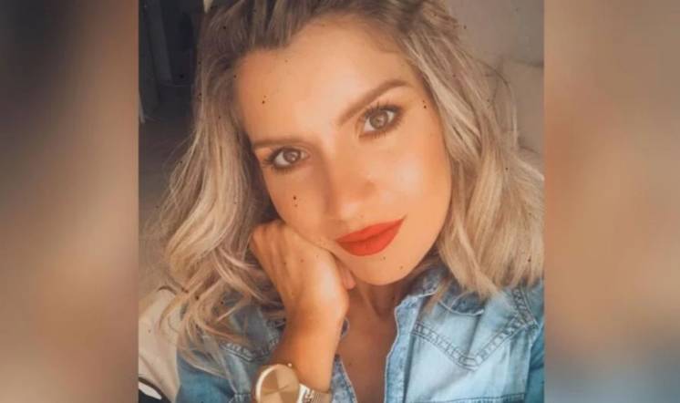 Laurita Fernández se mostró con una panza de embarazada: “Y de repente tengo un niñe”