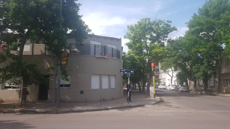 Un obrero hospitalizado tras caer de la planta alta de una casa