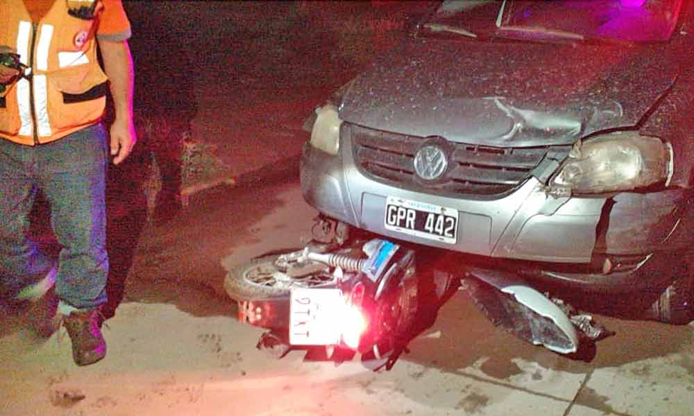 Chocó contra un motociclista y quería fugarse y se negó al test de alcoholemia