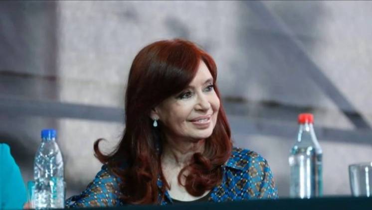 Revuelo en las redes por un tuit de Cristina Kirchner en el que se refirió a sí misma como presidenta